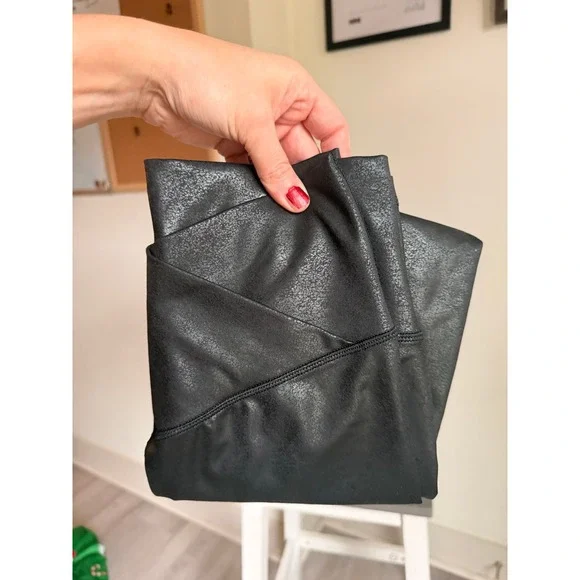 OFFLINE By Aerie Hugger Crackle black Crossover Legging women's medium - Picture 9 of 12